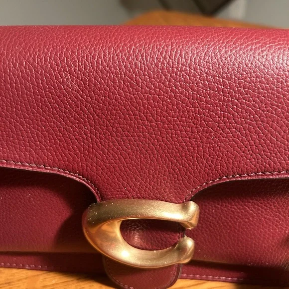 New Coach Elegant Burgundy Leather Shoulder Bag - Picture 3 of 16